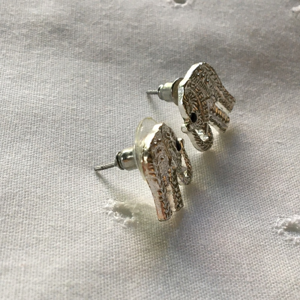 🌼Silver Elephant studs - Picture 2 of 2